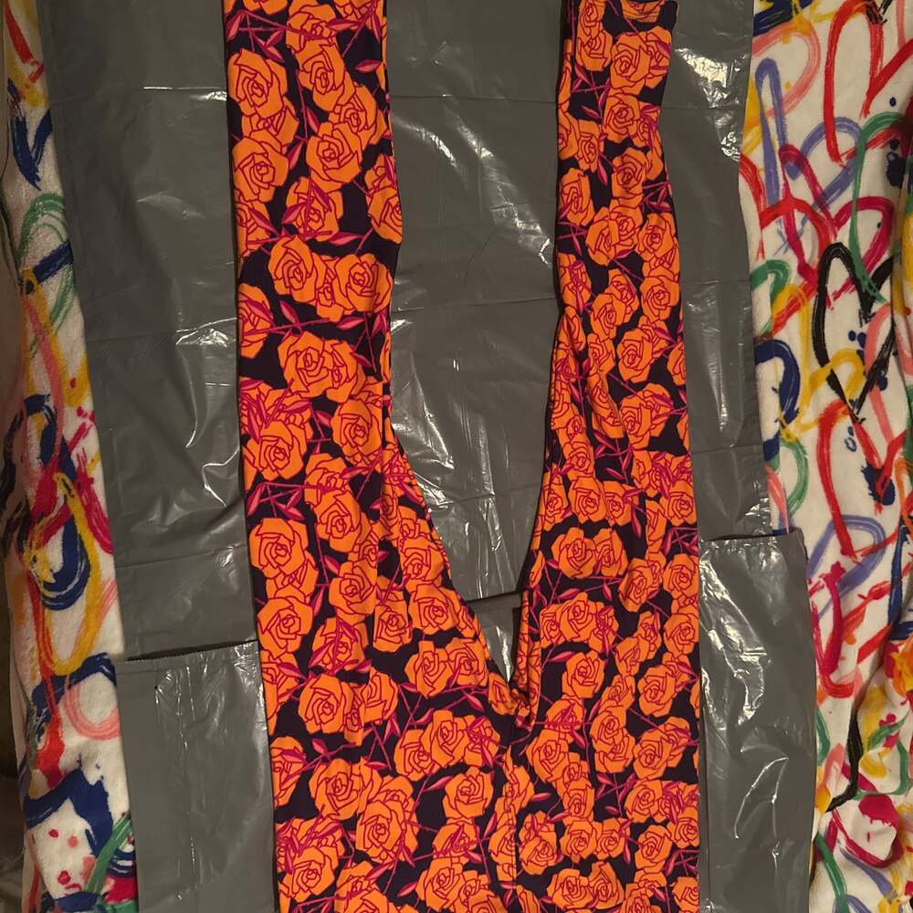 Lularoe OS Black Orange Pink Roses Floral Leggings Tall‎ and Curvy